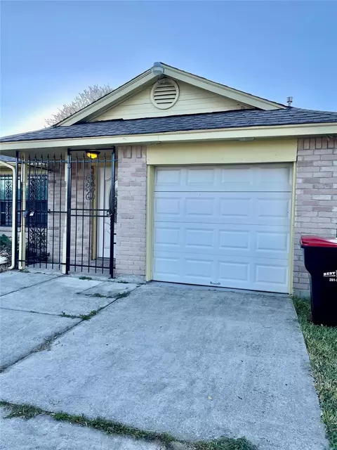 11907 E Marsham Cir, Houston, TX 77066