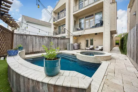 4414 Floyd St, Houston, TX 77007