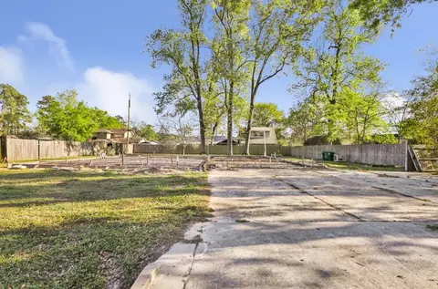 718 Fall Creek Dr, Houston, TX 77336
