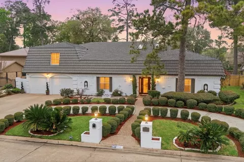 6015 Pebble Beach Dr, Houston, TX 77069
