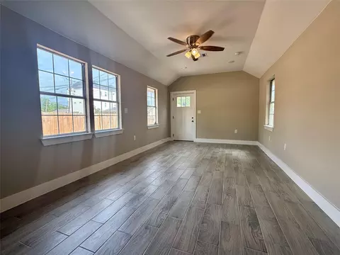 1816 Ryon St, Houston, TX 77009