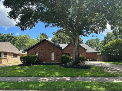 15731 Lakedale Dr, Houston, TX 77095
