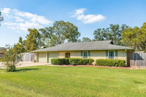 229 Yaupon Dr, Brazoria, TX 77422