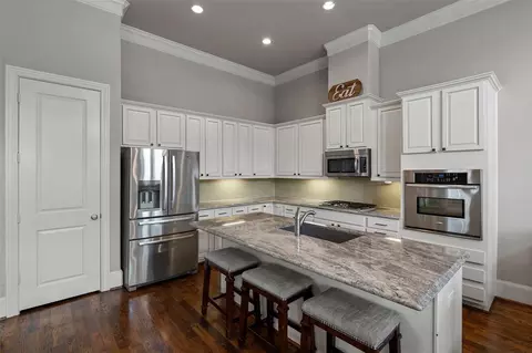9930 Woodwind Dr, Houston, TX 77025