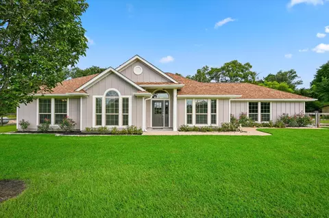 18964 Old Bundick Rd, Bryan, TX 77808