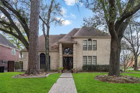 7227 Birchtree Forest Dr, Houston, TX 77088