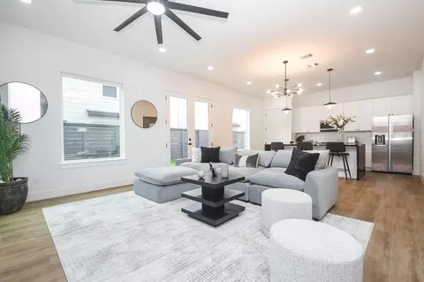 6545 Sealey St, Houston, TX 77091