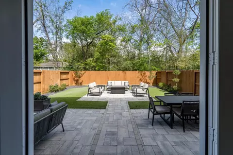 4926 Wunder Way, Houston, TX 77069
