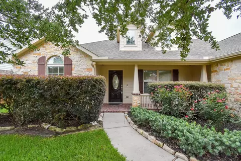 231 S Lantana Cir, Sealy, TX 77474