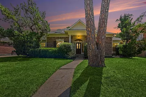 15814 Lake Lodge Dr, Houston, TX 77062