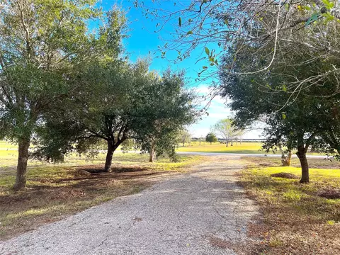 204 Meadowview Dr, El Campo, TX 77437