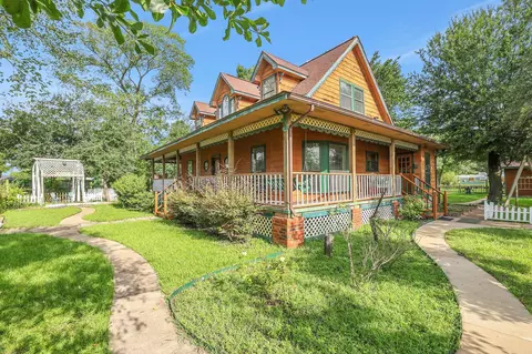 219 Harris Rd, Highlands, TX 77562