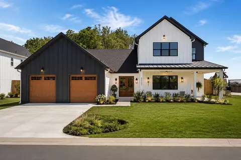 8707 Water Oak Dr, Tomball, TX 77375