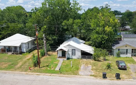 102 N Temple St, Caldwell, TX 77836