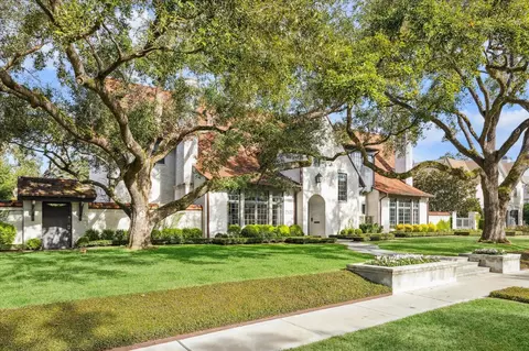 2520 Del Monte Dr, Houston, TX 77019