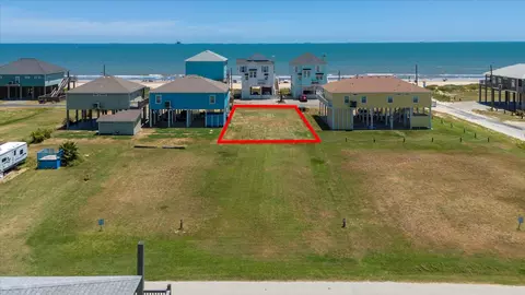 1126 Gulfview Ln, Crystal Beach, TX 77650 photo 8