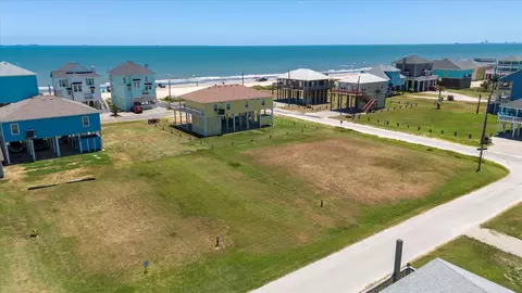 1126 Gulfview Ln, Crystal Beach, TX 77650 photo 10