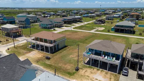 1126 Gulfview Ln, Crystal Beach, TX 77650 photo 21