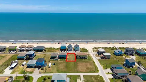 1126 Gulfview Ln, Crystal Beach, TX 77650 photo 2