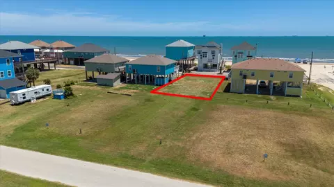 1126 Gulfview Ln, Crystal Beach, TX 77650 photo 5