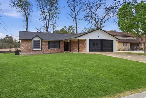 88 Rolling Hills Dr, Conroe, TX 77304