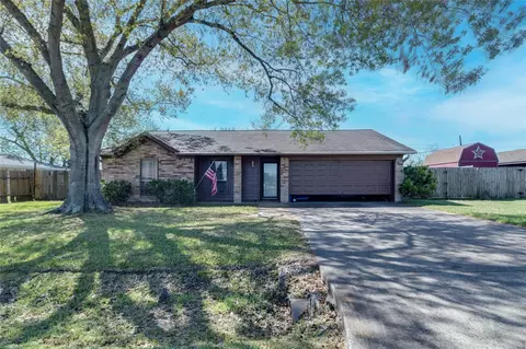 2306 Heather St, Highlands, TX 77562