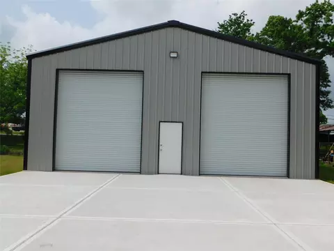 10719 Pine St, Willis, TX 77318