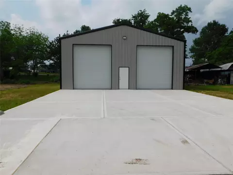10719 Pine St, Willis, TX 77318 photo 3