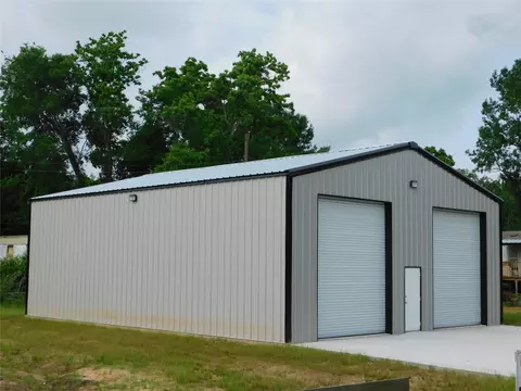 10719 Pine St, Willis, TX 77318 photo 2