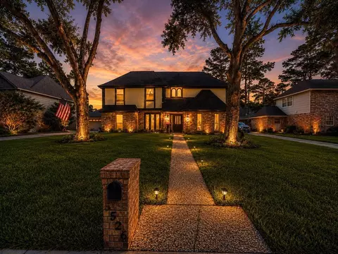 5526 Pine Arbor Dr, Houston, TX 77066