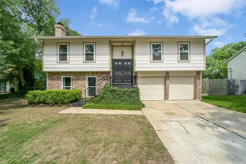 613 E Castle Harbour Dr, Friendswood, TX 77546