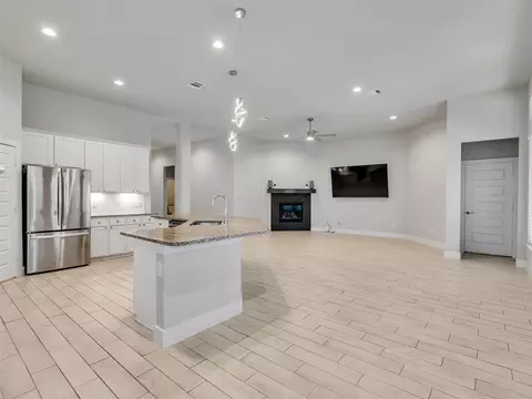 Kitchen - 2918 Skerne Forest Dr, Spring, TX 77373 photo 5 of 6