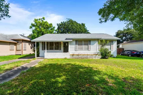 1014 Barracuda Pl, Corpus Christi, TX 78411