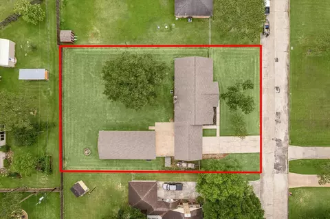 12206 Young Cir, Santa Fe, TX 77510