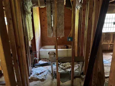 Bath - 37623 Meadowview Dr, Hempstead, TX 77445 photo 1 of 4