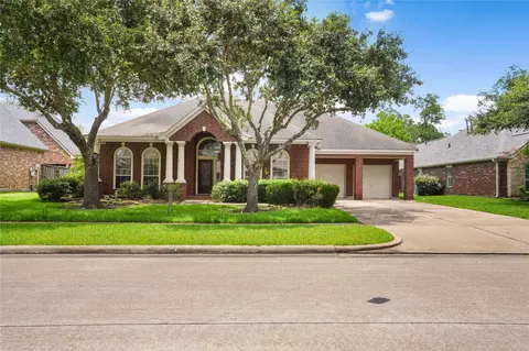 2227 Greenhaven Dr, Sugar Land, TX 77479