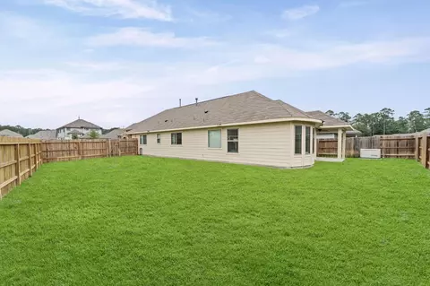 Exterior - 2702 Meadow View Ln, Conroe, TX 77385 photo 4 of 4