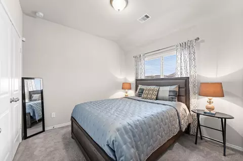 Bedroom - 2702 Meadow View Ln, Conroe, TX 77385 photo 2 of 4