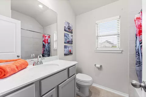 Bath - 2702 Meadow View Ln, Conroe, TX 77385 photo 1 of 2