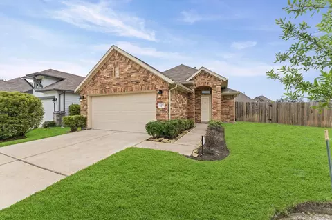 Exterior - 2702 Meadow View Ln, Conroe, TX 77385 photo 3 of 4