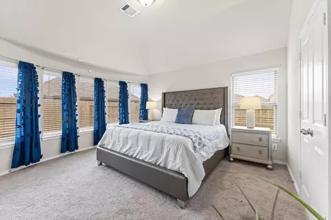 Bedroom - 2702 Meadow View Ln, Conroe, TX 77385 photo 4 of 4