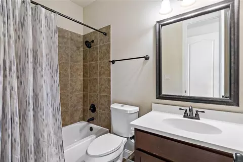 Bath - 8126 Spreadwing St, Conroe, TX 77385 photo 3 of 3
