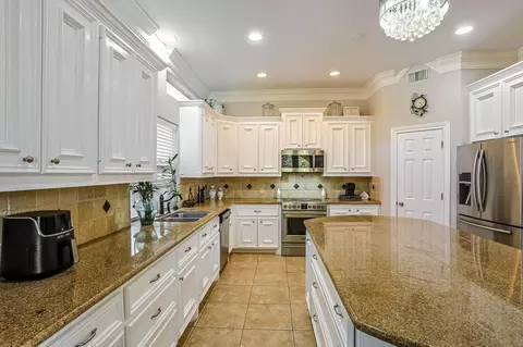 Kitchen - 30119 W Geneva Dr, Spring, TX 77386 photo 2 of 4