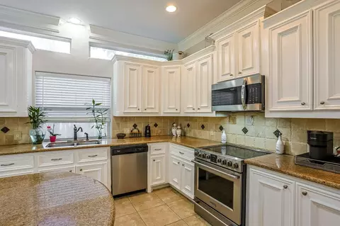 Kitchen - 30119 W Geneva Dr, Spring, TX 77386 photo 3 of 4