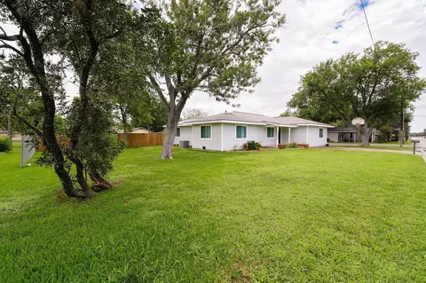 214 South St, Schulenburg, TX 78956
