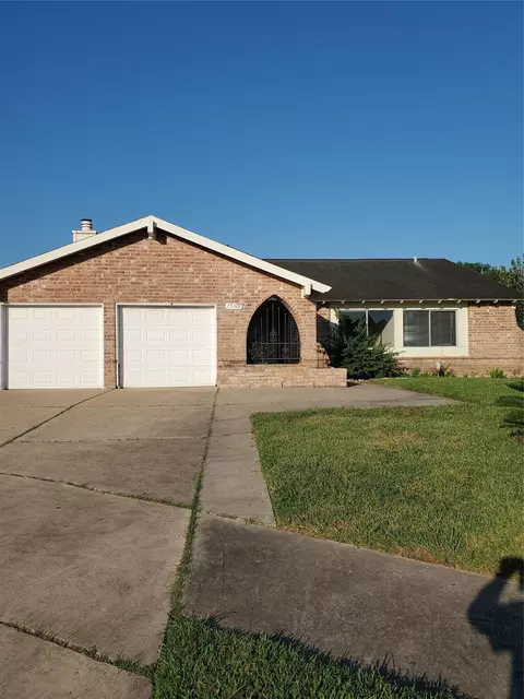 15407 Runswick Dr, Houston, TX 77062