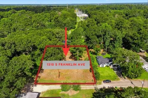1310 S Franklin Ave, Cleveland, TX 77327