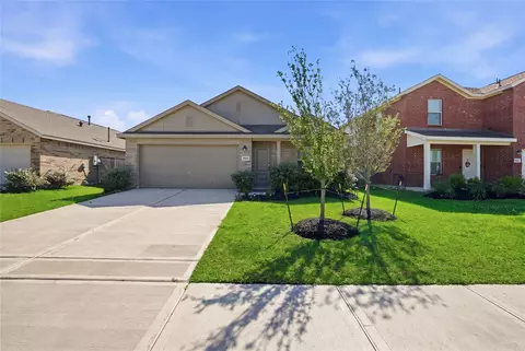 9910 Cliffside Ridge Dr, Baytown, TX 77521