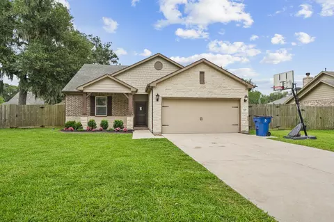 227 Forest Park Dr, West Columbia, TX 77486