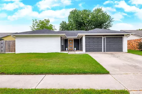 16710 Nina Dr, Friendswood, TX 77546